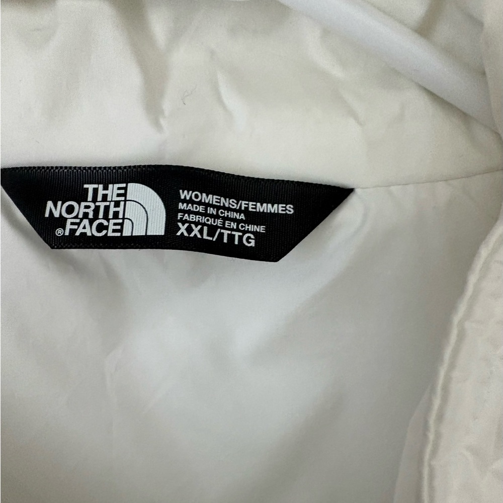 The North Face Women's White Puffer Jacket size XXL Excellent Condition. - Picture 3 of 7